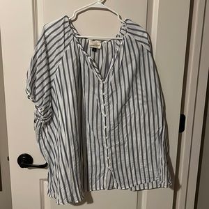 Universal thread blue and white peasant button down top